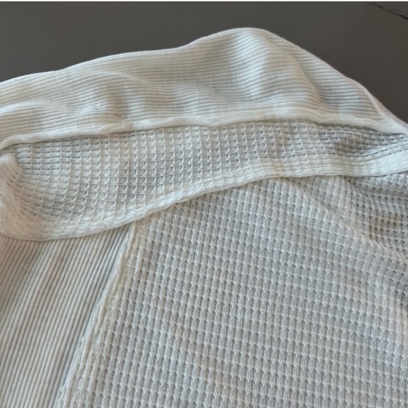 Free People Oversized Thermal Waffle Top - Like New XS S - Picture 5 of 10